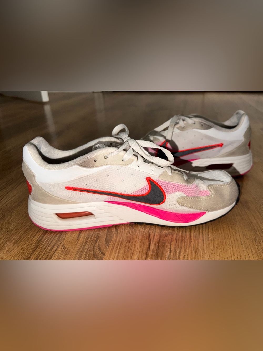 Nike Air Max Women’s White & Pink Sneakers - Picture 8 of 9